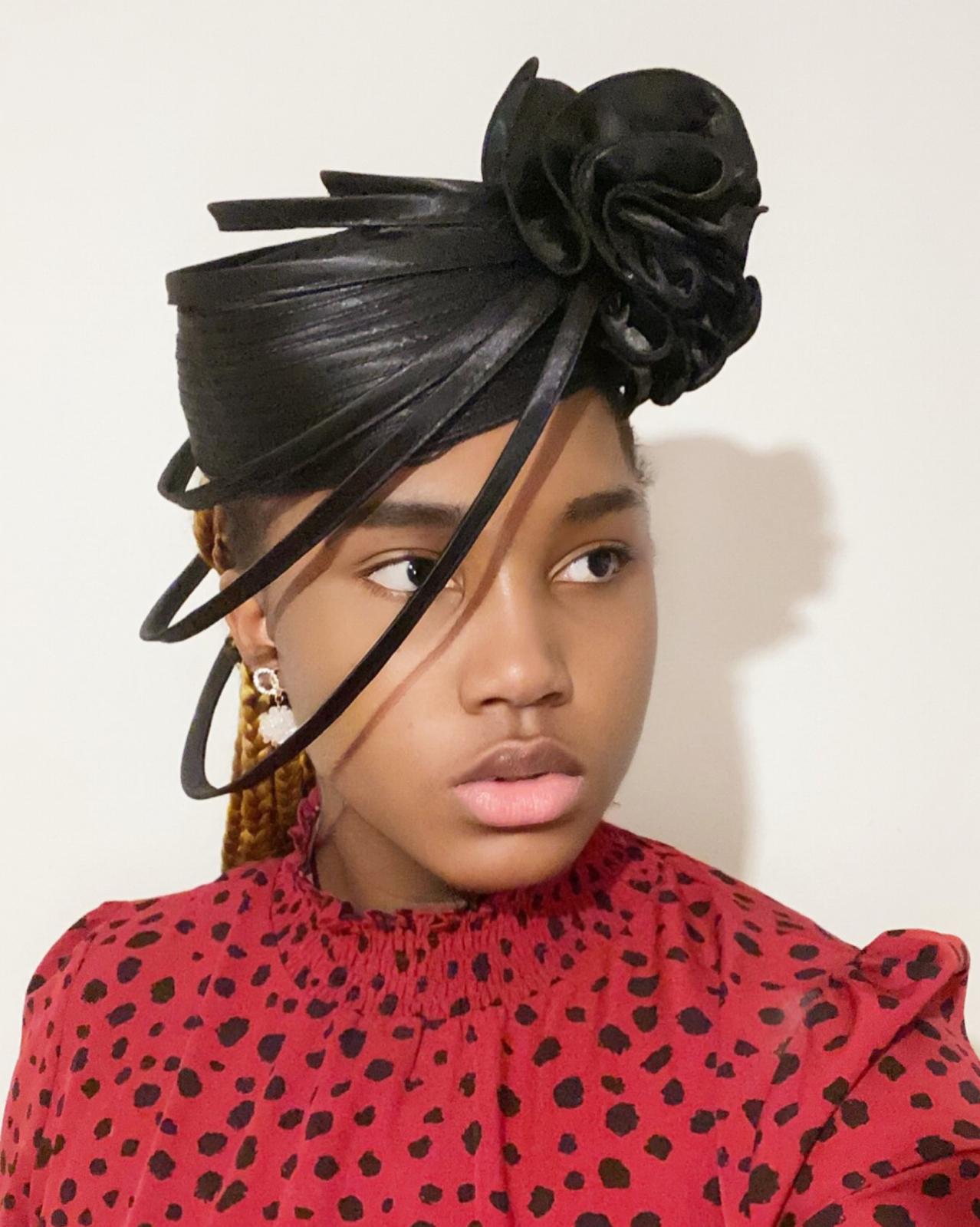 Raiza collection - Damen Fascinator Hut mit Blume - RAIZA Collection