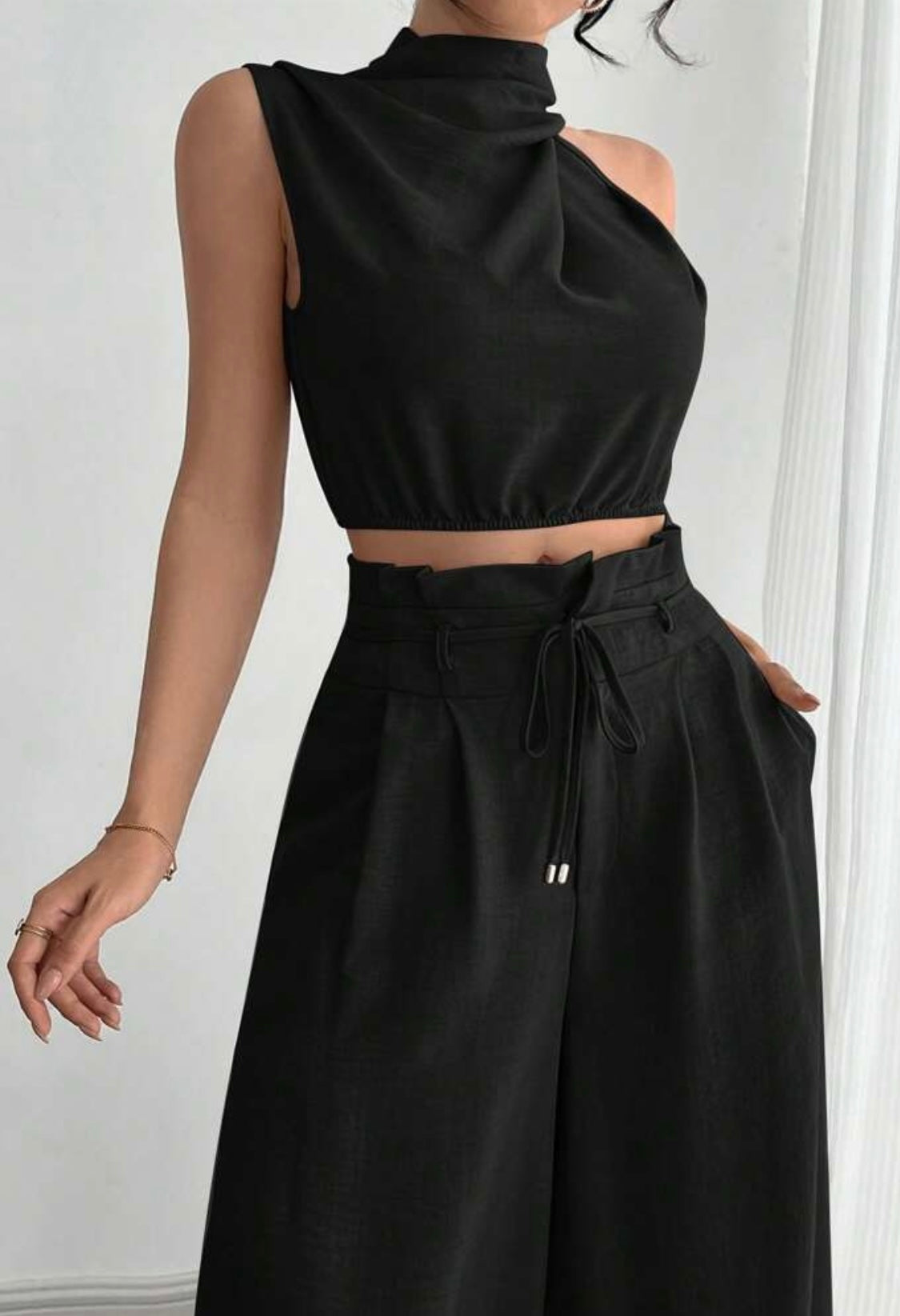 Stylisches Set Hose und Asymmetrischer Ausschnitt top - RAIZA Collection