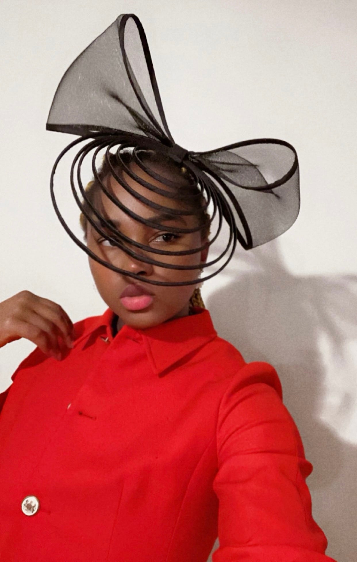 Damen Fashion und Fascinator Damen Hut mit Blume - RAIZA Collection