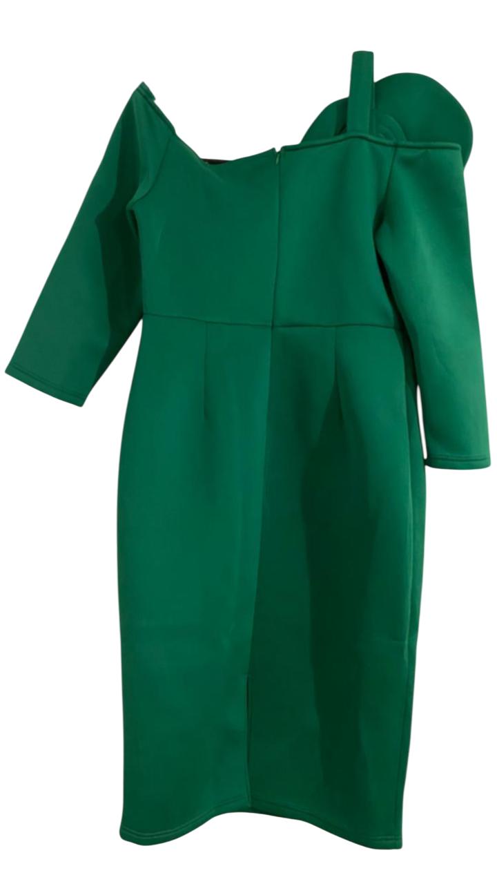 Stylischer und Figurbetontes Asymmetrischer Ausschnitt Langärmelig Kleid mit Blume - RAIZA Collection