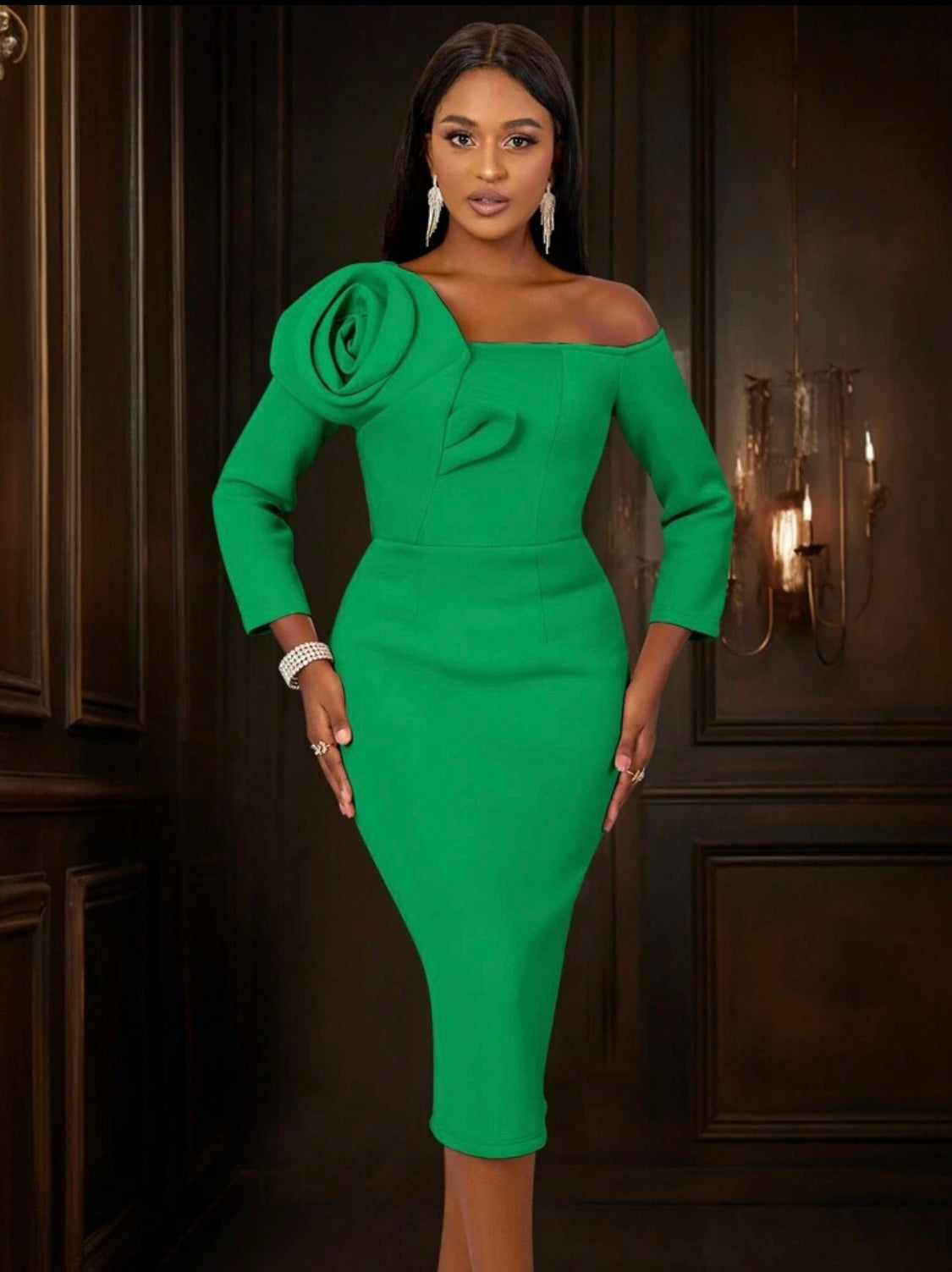 Stylischer und Figurbetontes Asymmetrischer Ausschnitt Langärmelig Kleid mit Blume - RAIZA Collection