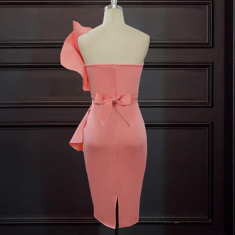 Frauen Figurbetontes Kleid mit einer schulter frei und Gürtel - RAIZA Collection
