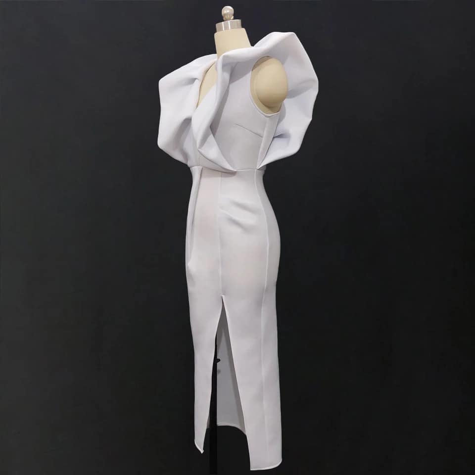 RAIZA Kleid mit Tiefem V-Ausschnitt - RAIZA Collection