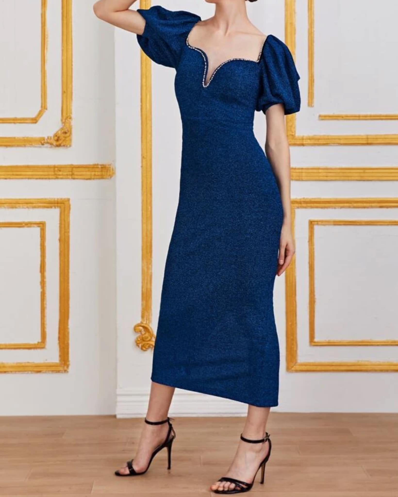 Frauen Figurbetontes  Kleid mit Herzenkragen und Glitzer - RAIZA Collection